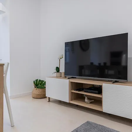 New Apartment By The Metro - 4E-3